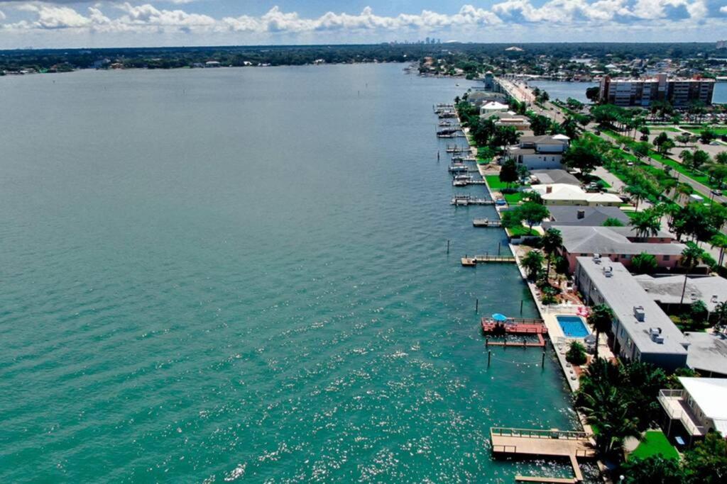 Апартаменты 102-Tiny Treasure-Waterfront With Heated Pool Сант Пит Бич Экстерьер фото