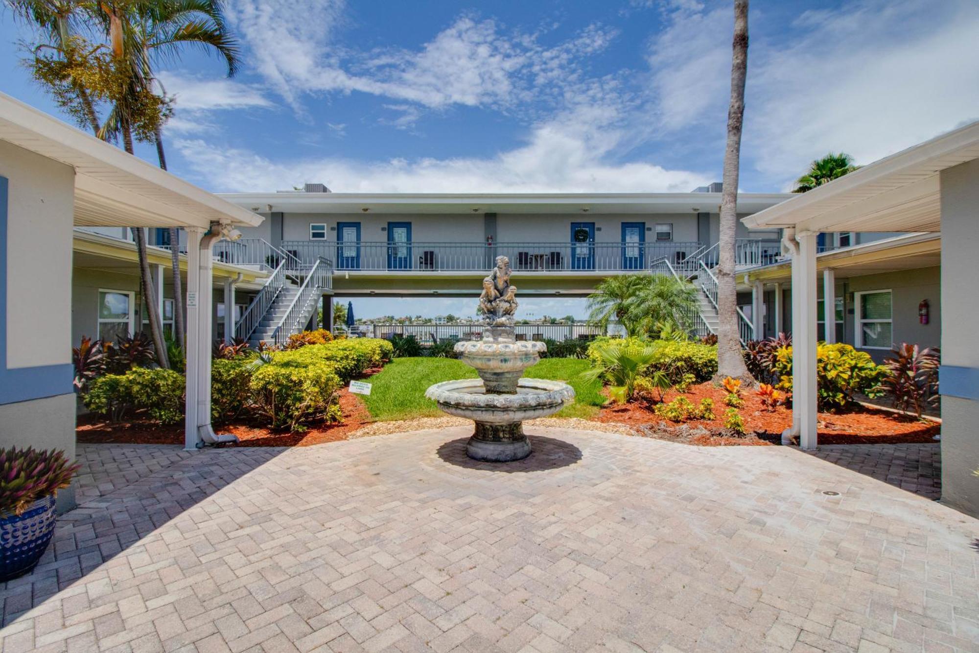Апартаменты 102-Tiny Treasure-Waterfront With Heated Pool Сант Пит Бич Экстерьер фото